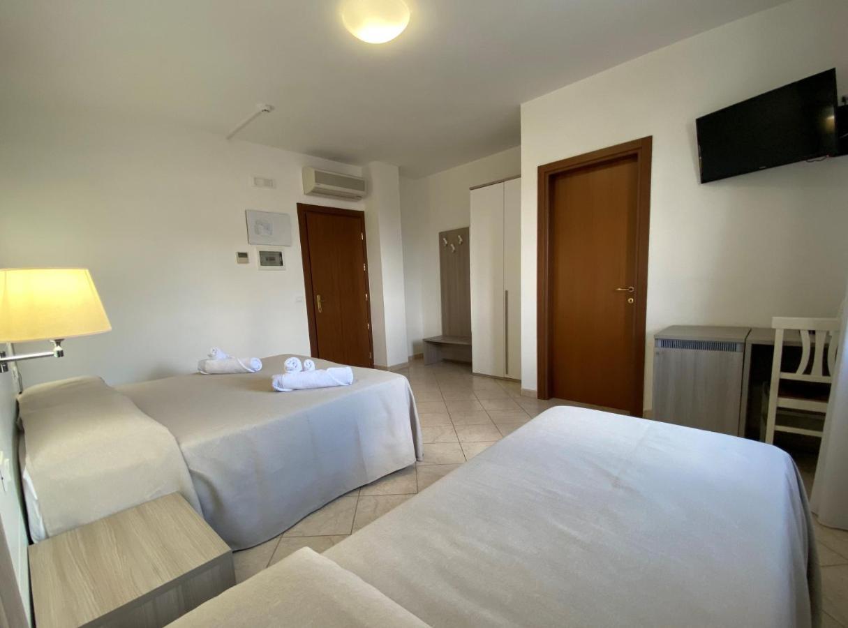 Hotel Victoria ตอร์เรซานตาซาบีนา ภายนอก รูปภาพ