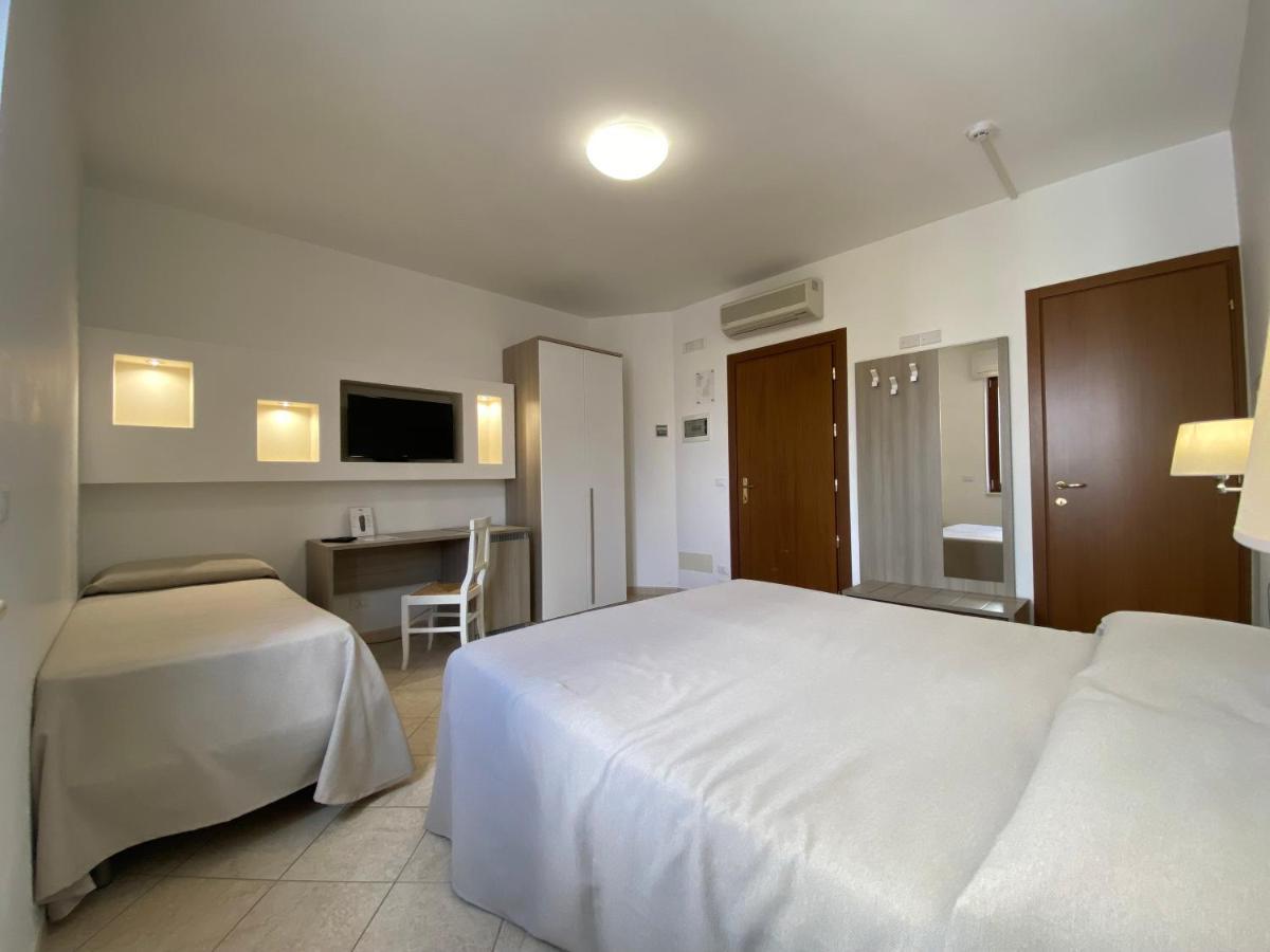 Hotel Victoria ตอร์เรซานตาซาบีนา ภายนอก รูปภาพ